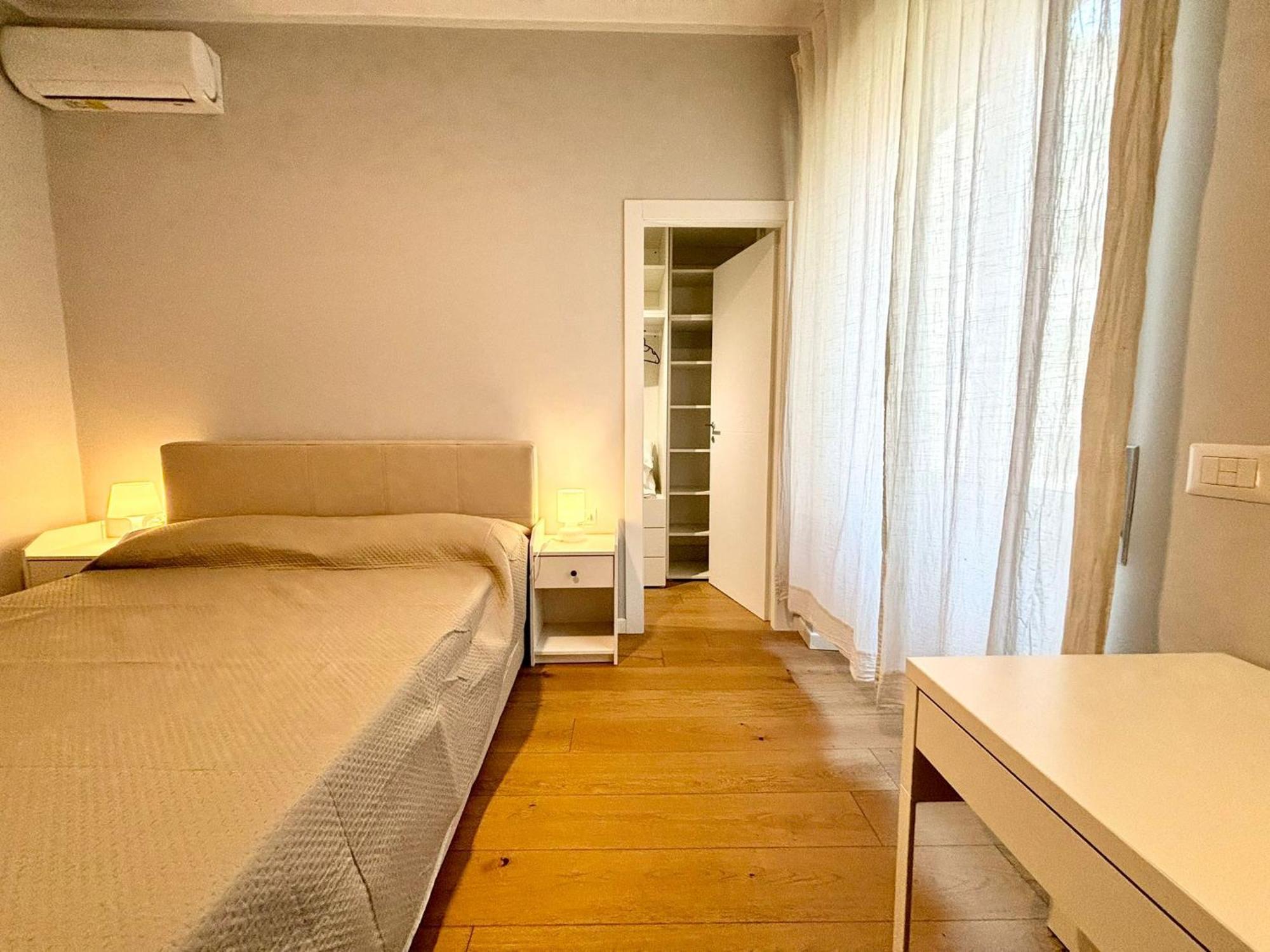 Good Living Apartment Rom